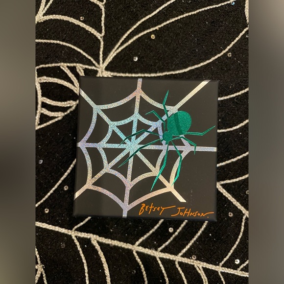 BETSEY JOHNSON NIB Glow In The Dark CREEP IT REAL Eyeball Halloween Earrings - Picture 8 of 10